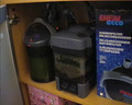 左:Eheim 2231, 300L/Hr, 專職濾水
右:JAQNO濾筒, 600L/Hr 負責濾水, 水冷及uv燈